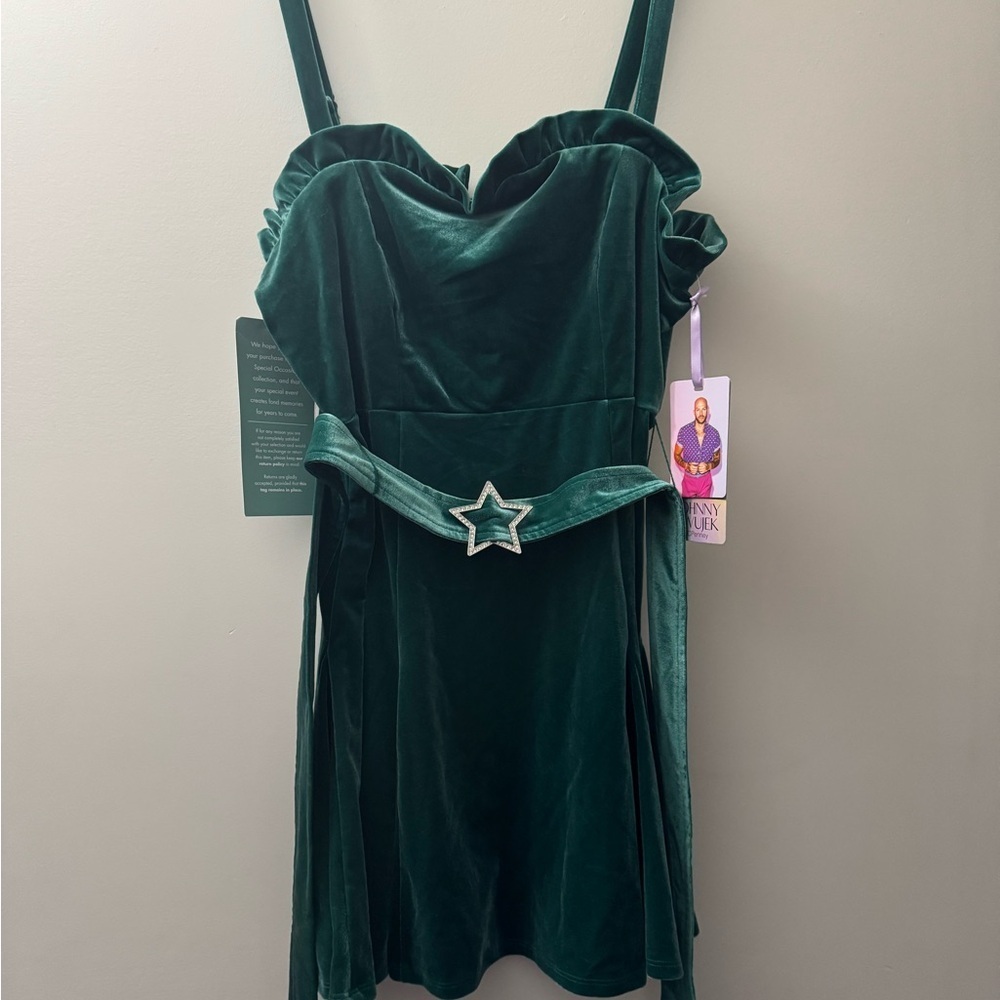 Green Velvet Dress with Star Belt - Picture 3 of 10